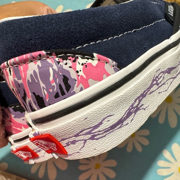 Vans Glow-In-The-Dark Classic Slip-On - Picture 12 of 12